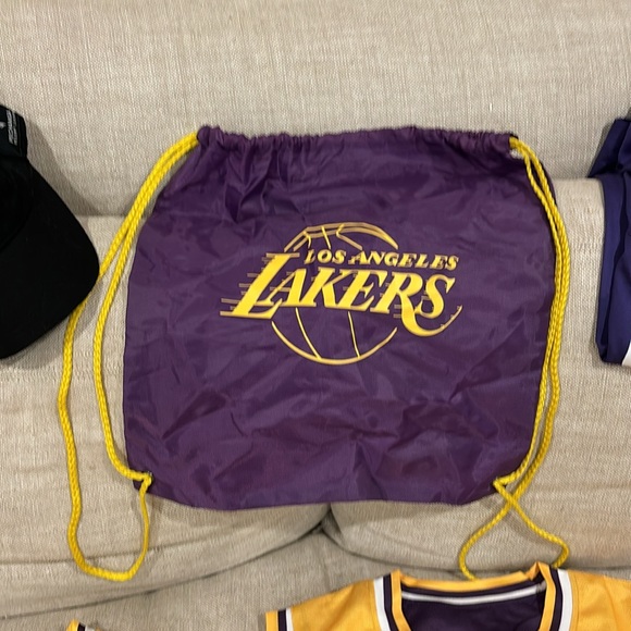 LA LAKERS JR. JERSEY, TEE SHIRT, DRAW STRING BAG, BASEBALL HAT CAMP GEAR - Picture 7 of 15